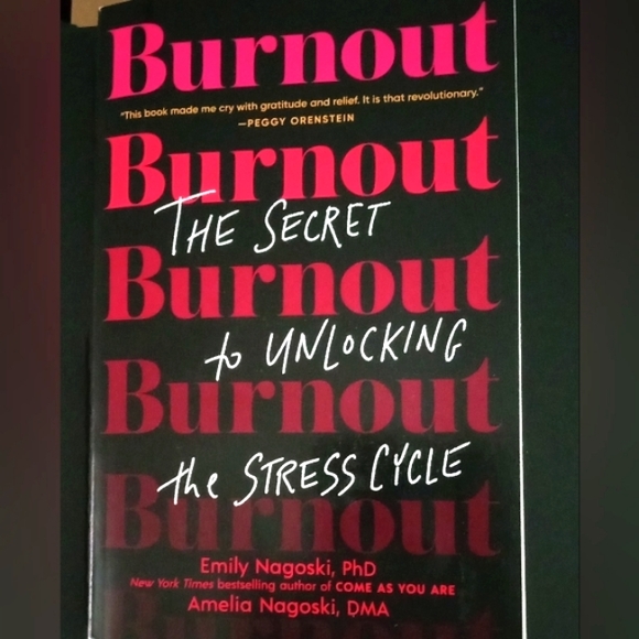 Book Other - Burnout by Emily Nagoski and Amelia Nagoski